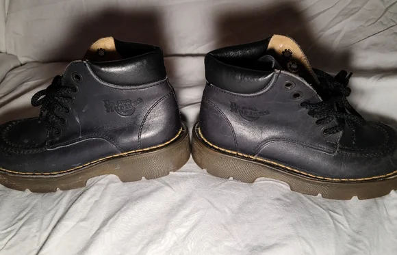 Dr Martens vintage late 80s or early 90s black leather boot. Sz 3UK, sz 5 US. - Picture 5 of 12